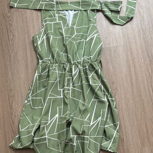 Women’s Short Sleeveless Olive Green Geometric Dress